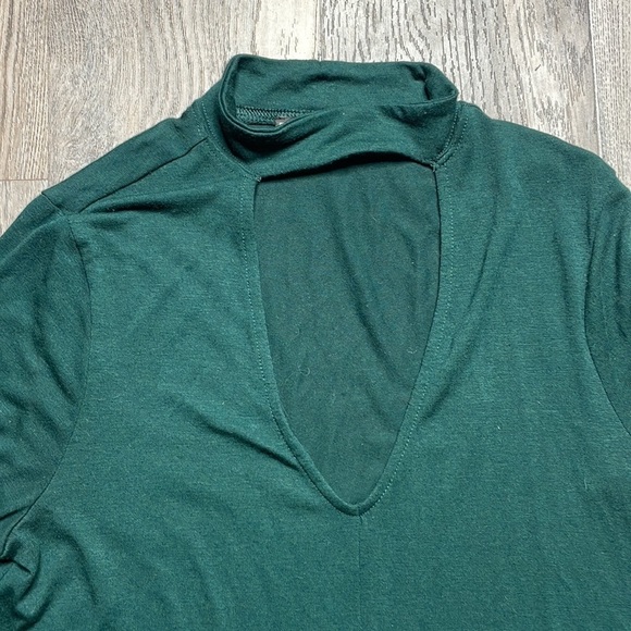 Express Women’s Forest Green Keyhole V Neck Long Sleeve Shirt, size small - Picture 2 of 9